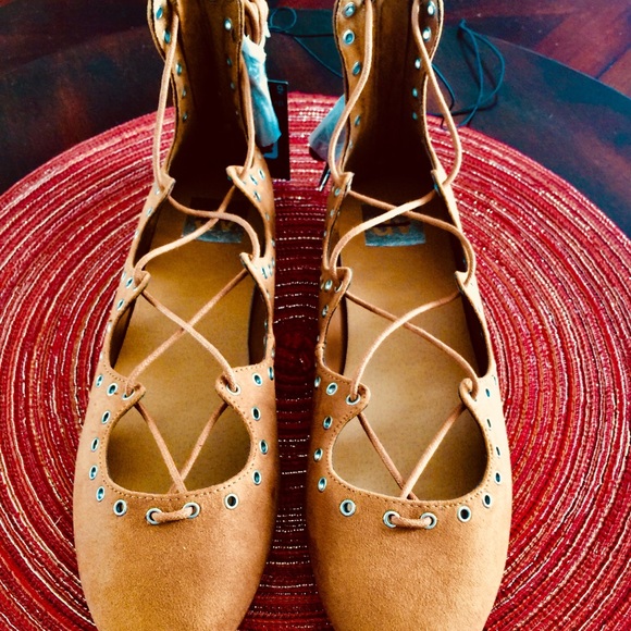 NWT LACE-UP BRITISH TAN FLATS! - Picture 3 of 5